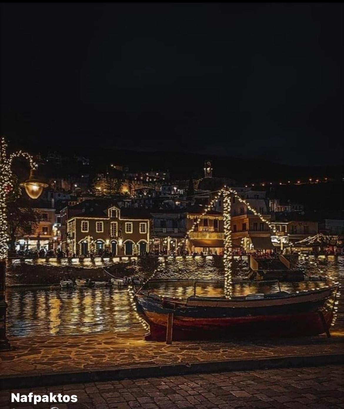 Nafpaktos-Luxury Suite ภายนอก รูปภาพ